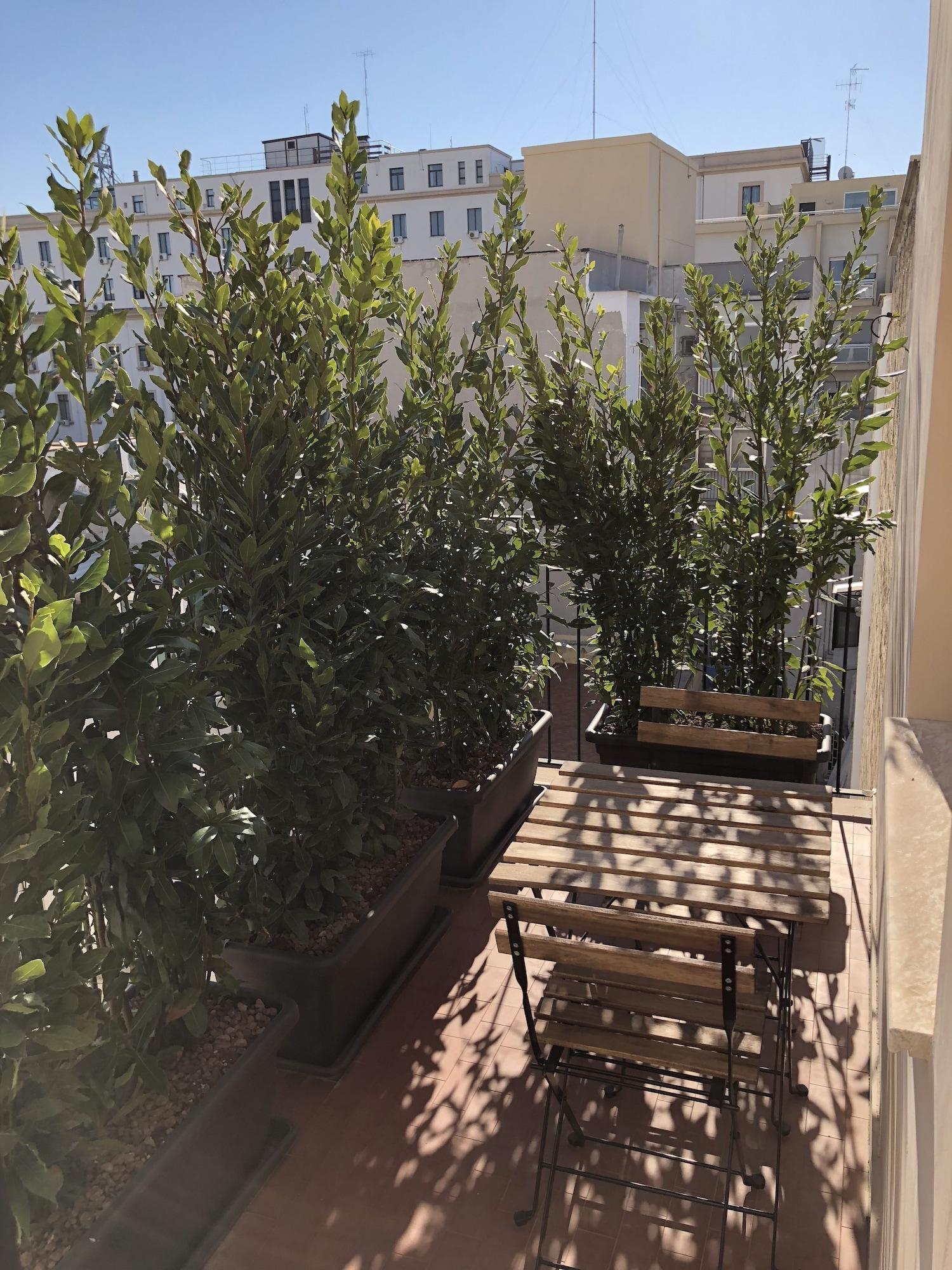 200 & Terrace Couette-café
