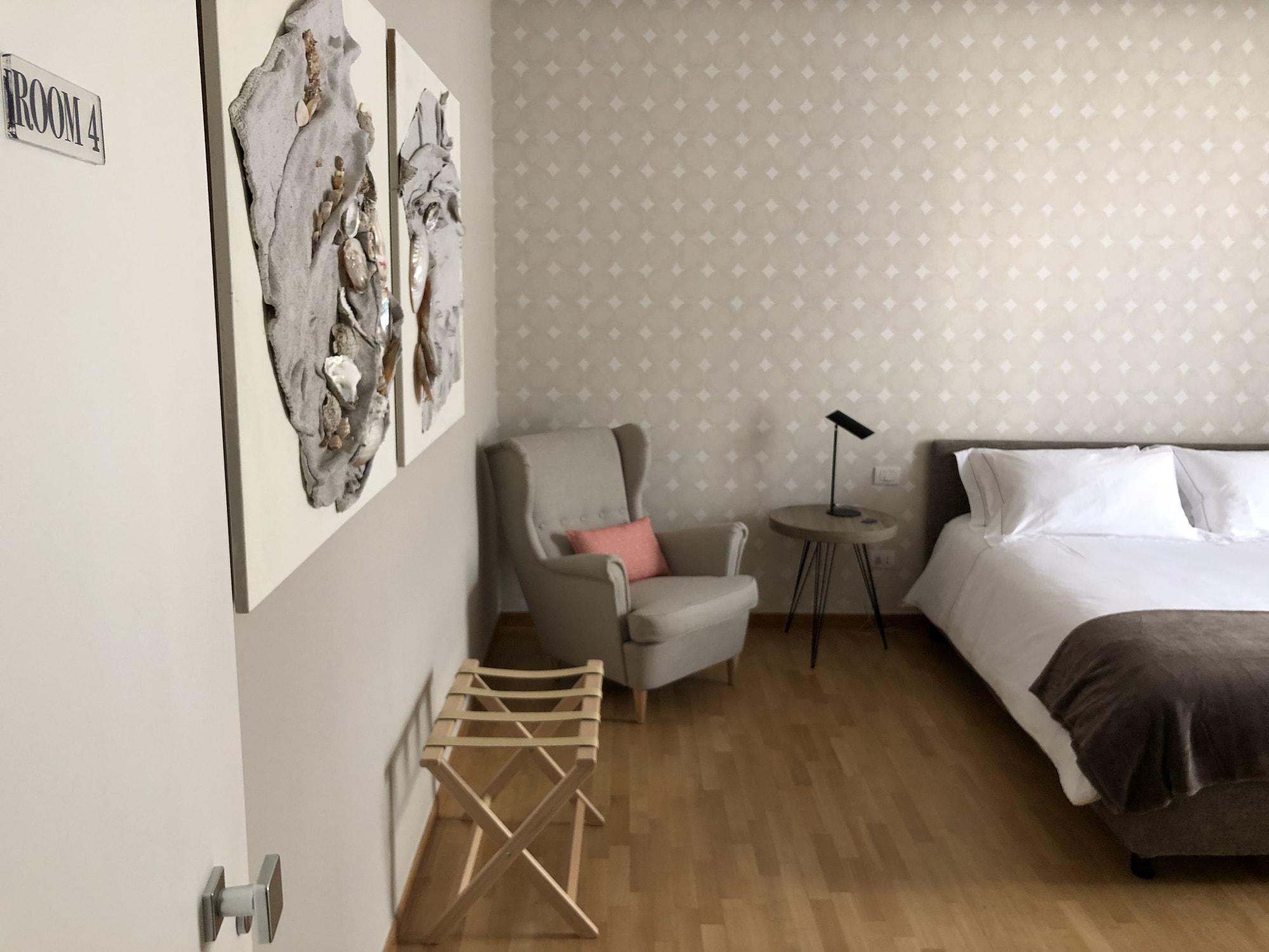 200 & Terrace Couette-café Bari