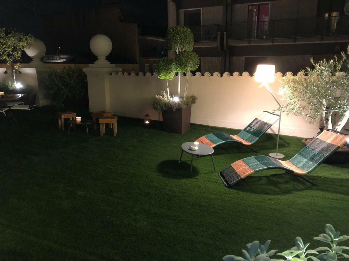 Couette-café 200 & Terrace Bari